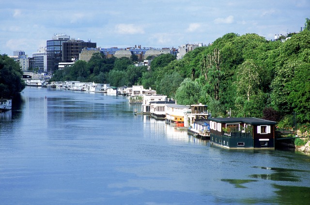 Walk above the Seine